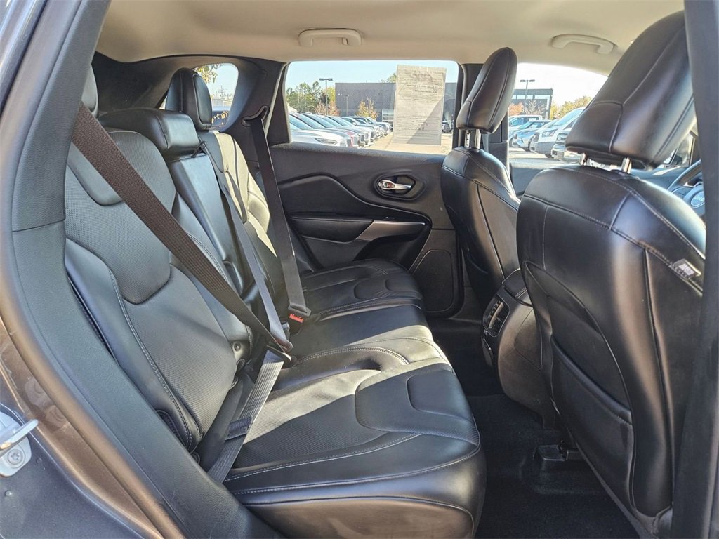 Used 2019 Jeep Cherokee Limited image 27