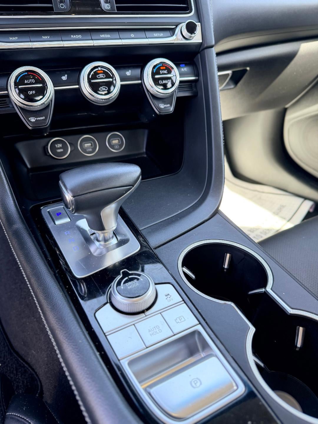 Used 2023 Genesis G70 2.0T RWD image 15