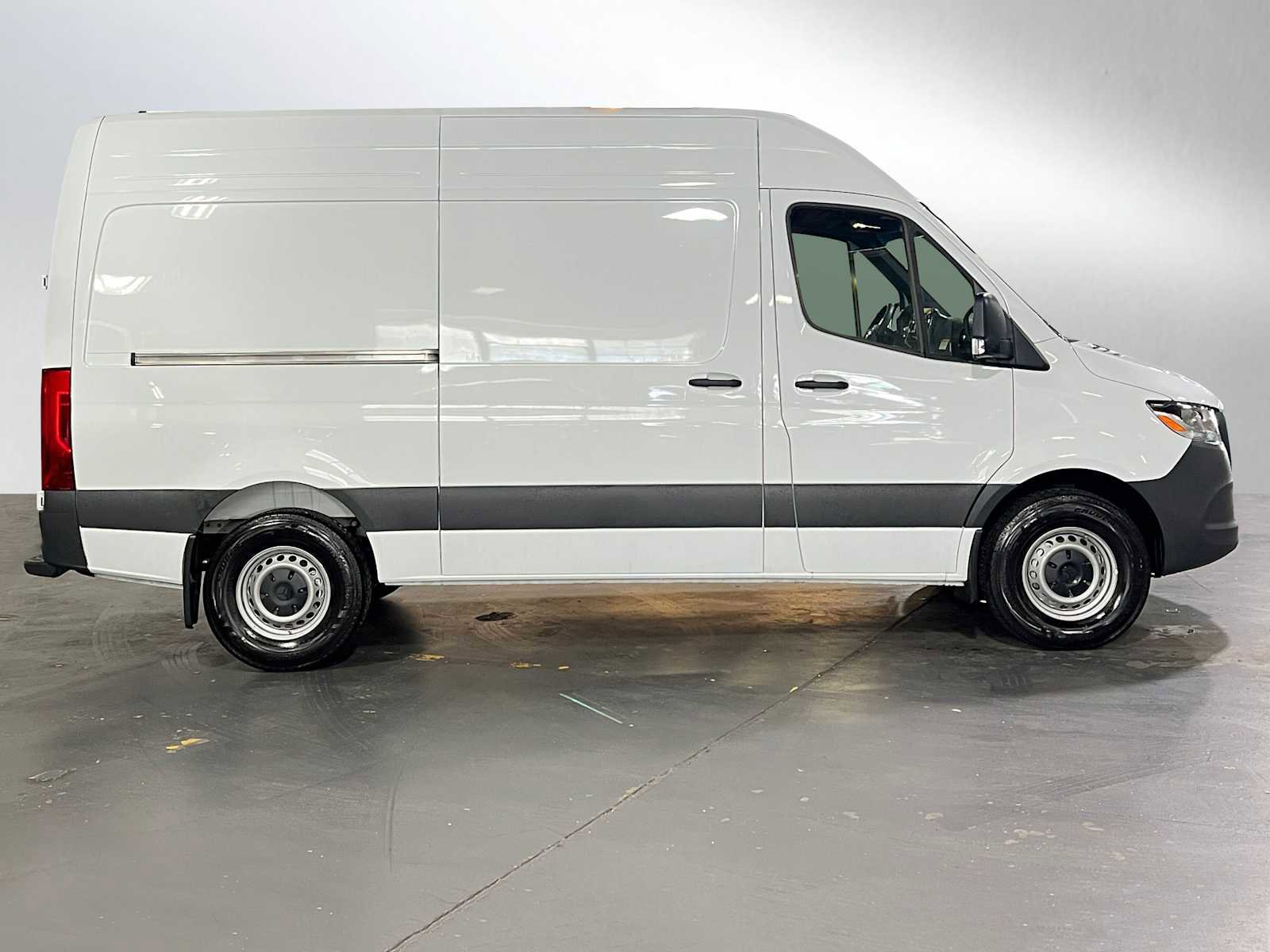 Used 2025 Mercedes-Benz Sprinter 2500 image 2