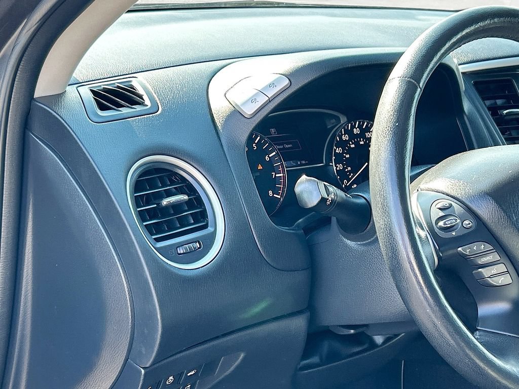 Used 2019 Nissan Pathfinder FWD image 10