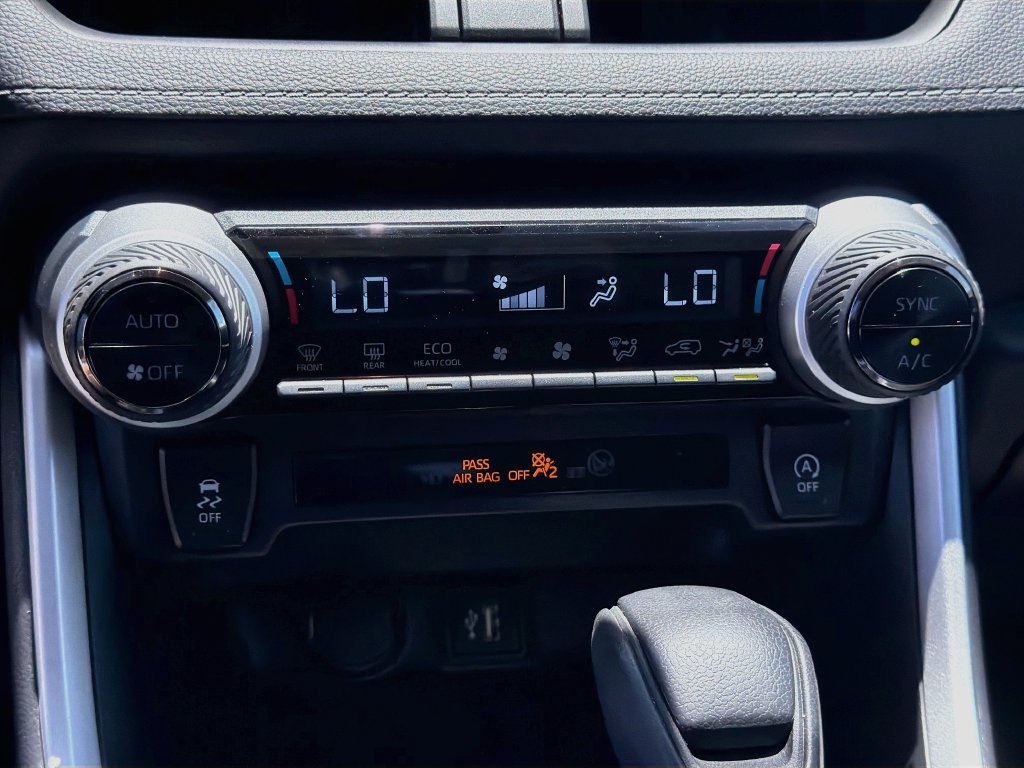 Used 2025 Toyota RAV4 XLE FWD image 14