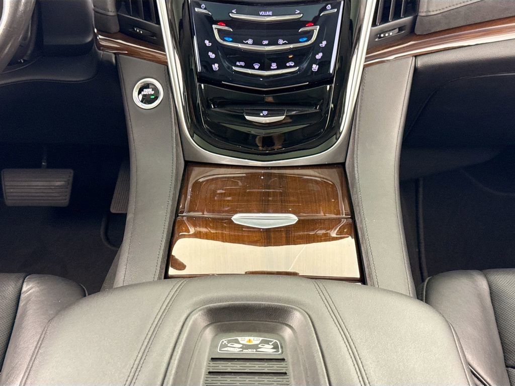 Used 2019 Cadillac Escalade Luxury image 12