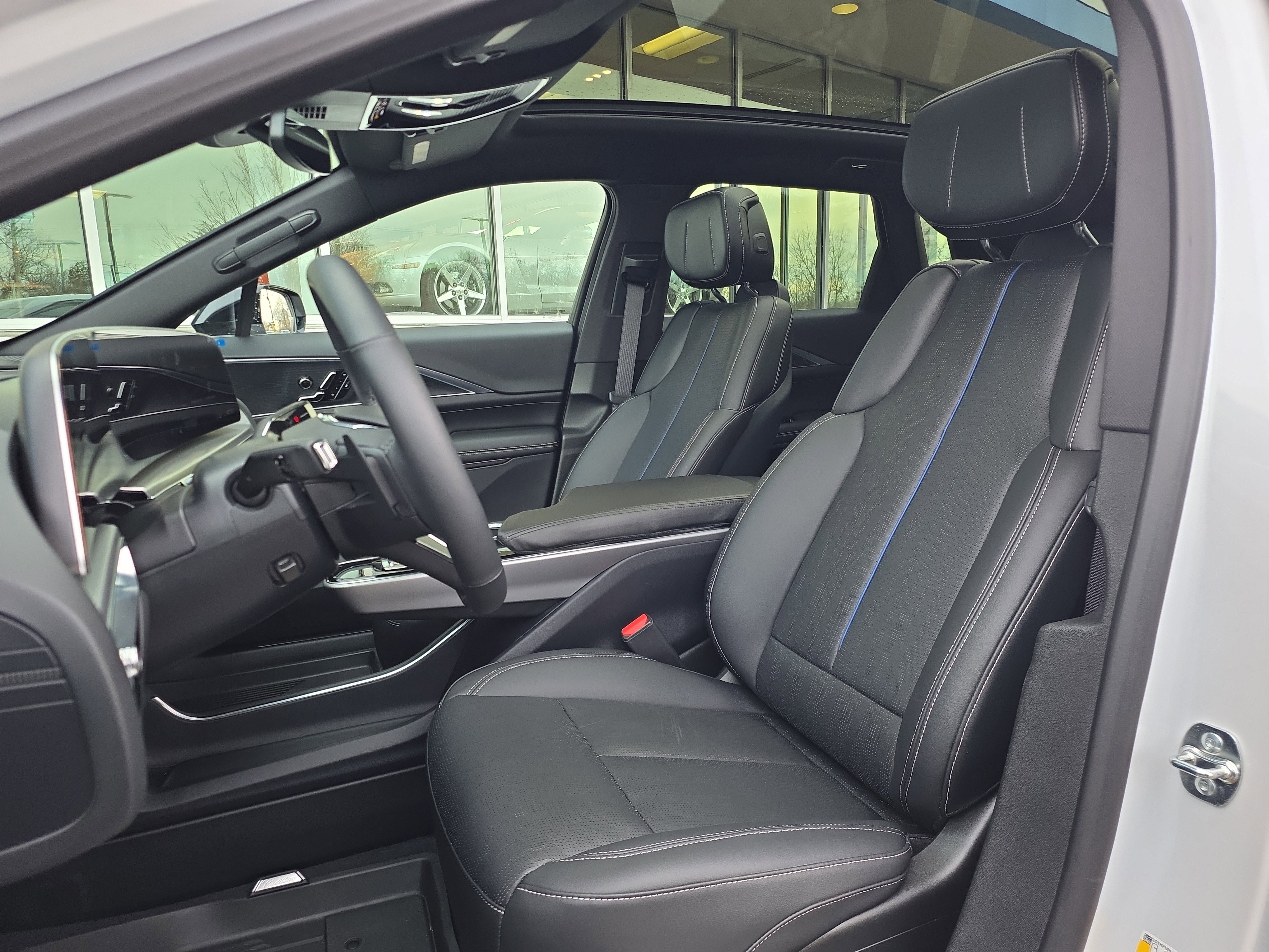 Used 2025 Cadillac Lyriq Sport image 16