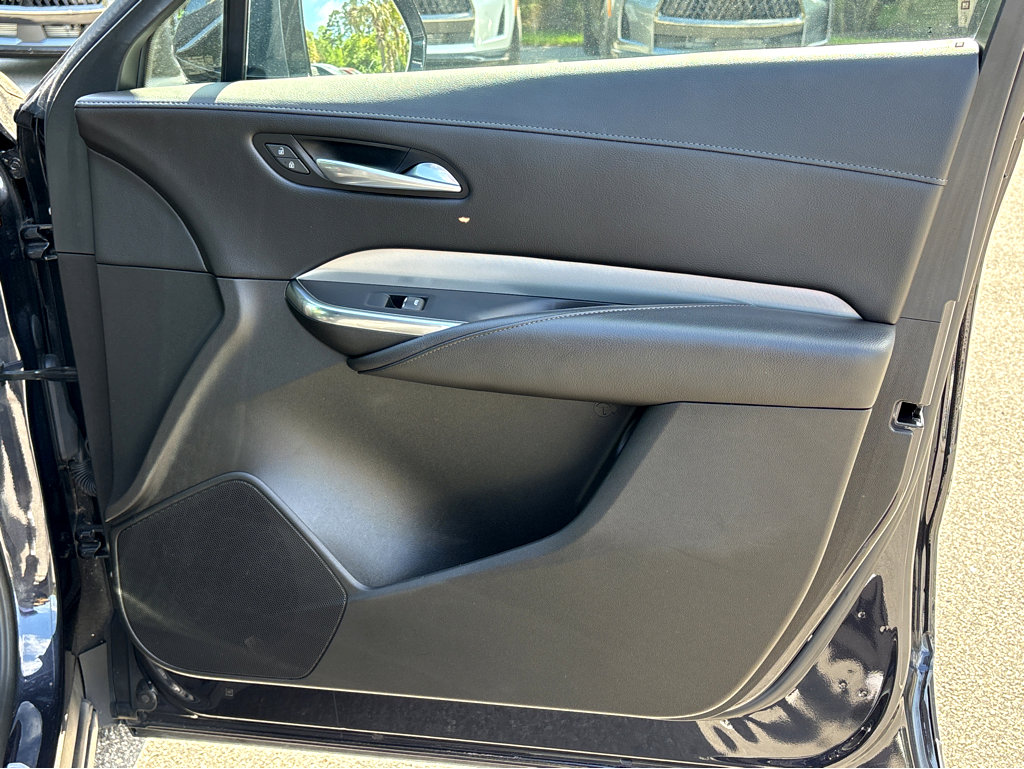 Used 2023 Cadillac XT4 Premium Luxury image 11