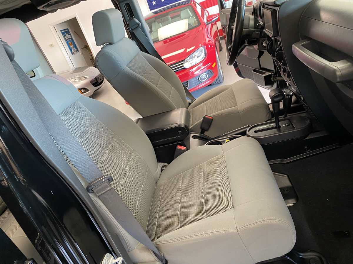Used 2009 Jeep Wrangler Unlimited Sahara w/ Dual Top Group AWD/4WD image 20