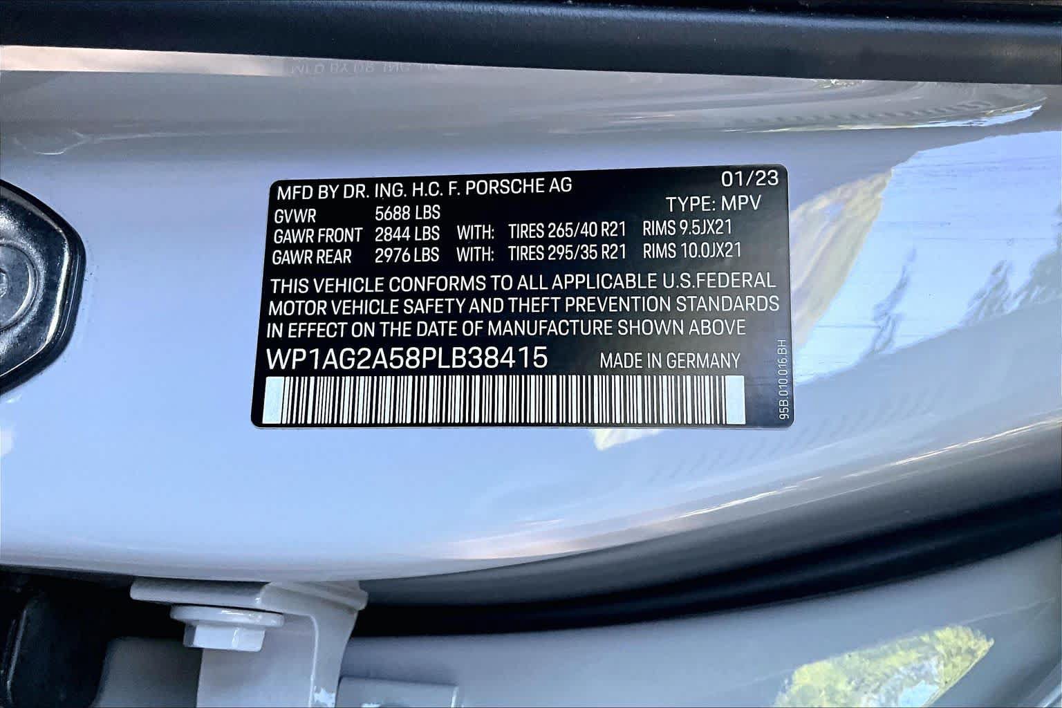 Used 2023 Porsche Macan S AWD/4WD image 34