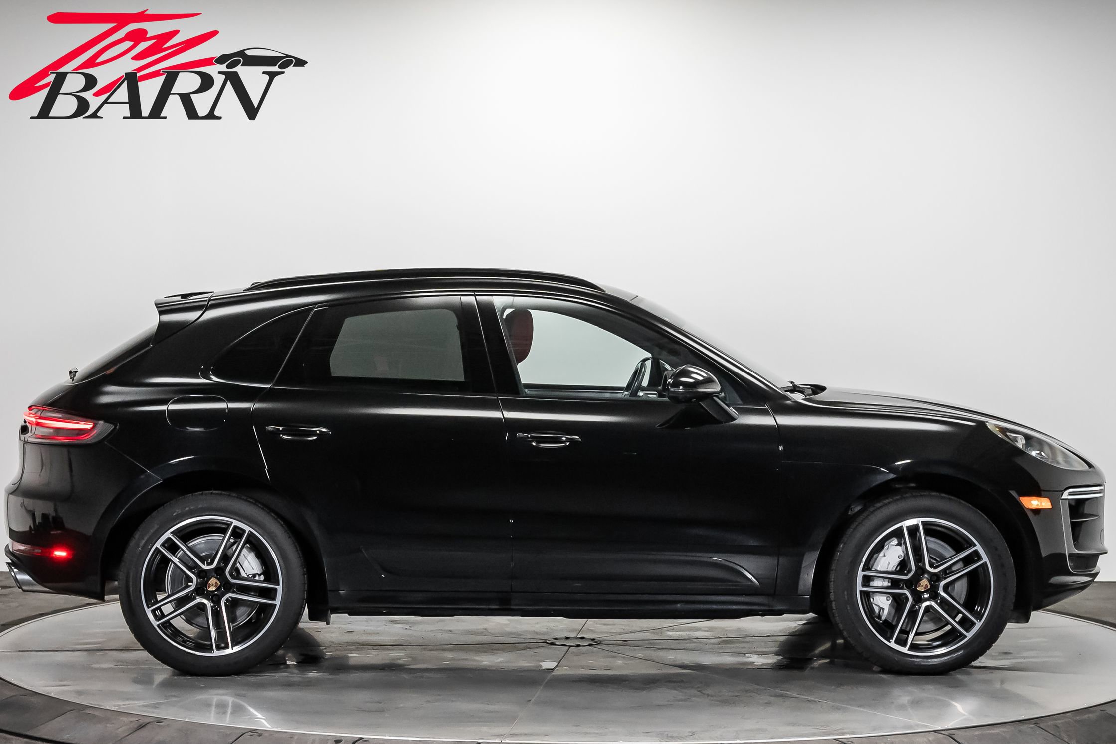 Used 2020 Porsche Macan Turbo image 6