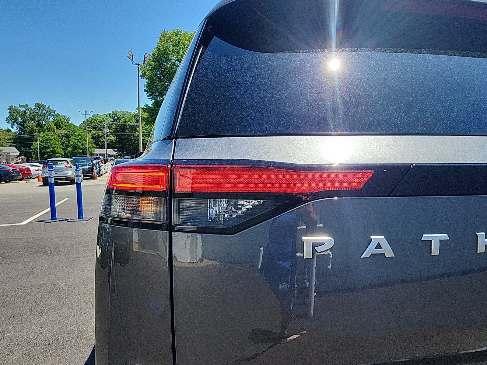 Used 2025 Nissan Pathfinder SL AWD/4WD image 13