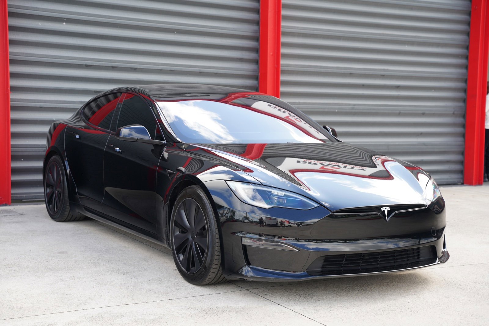 Used 2023 Tesla Model S Standard Range image 5