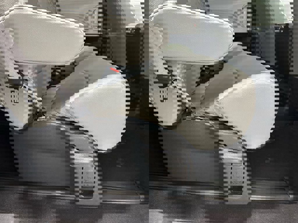 Used 2025 Toyota Sienna XLE image 56