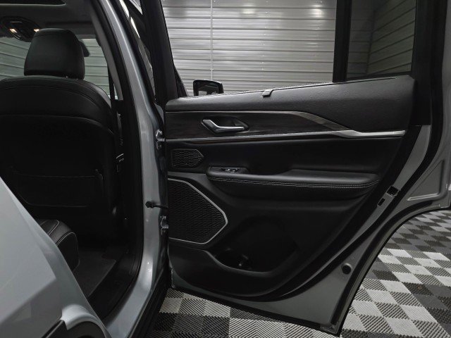 Used 2022 Jeep Grand Cherokee Limited 4xe w/ Luxury Tech Group II AWD/4WD image 39