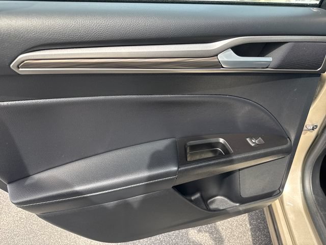 Used 2017 Ford Fusion SE w/ Fusion SE Technology Package FWD image 17