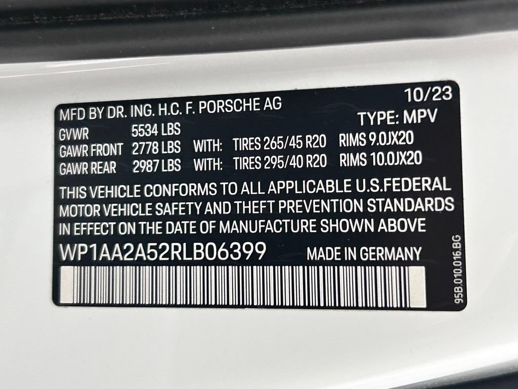 Used 2024 Porsche Macan AWD/4WD image 24