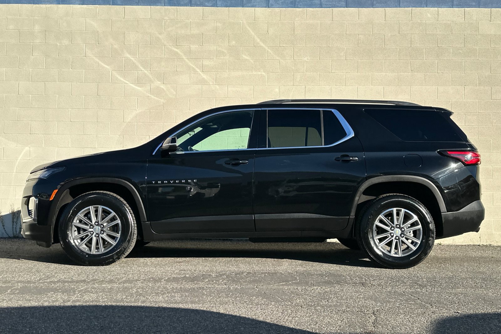 Used 2023 Chevrolet Traverse LT image 7