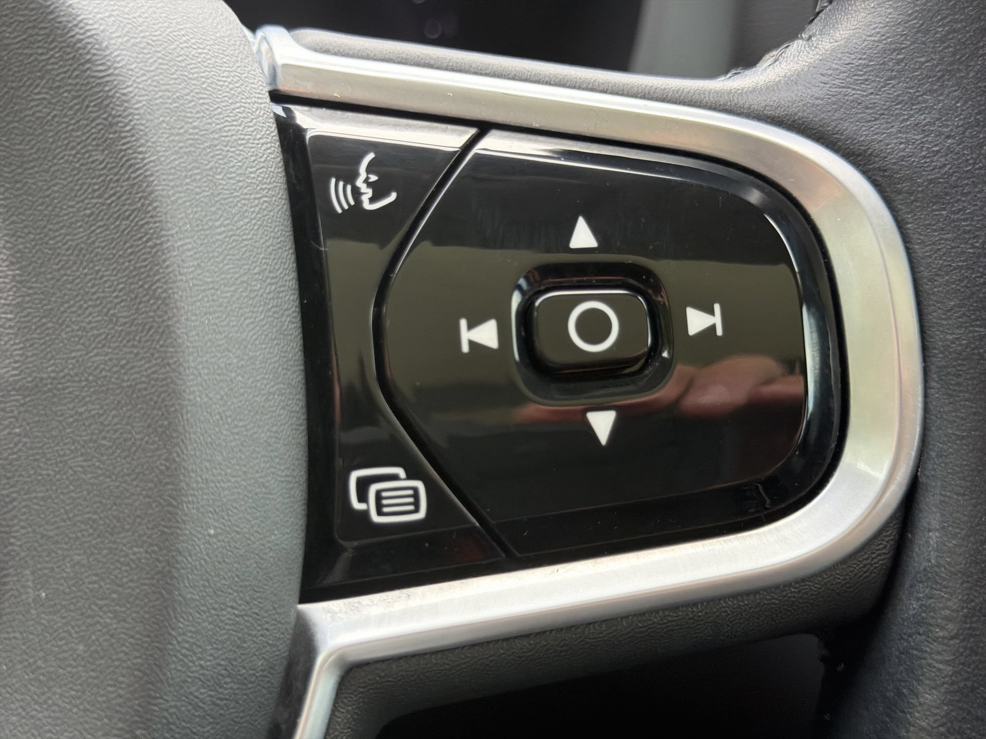 Used 2022 Volvo XC60 B5 Inscription w/ Protection Package Premier FWD image 64