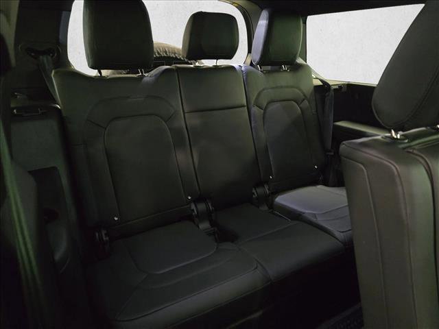 Used 2023 Land Rover Defender 130 X-Dynamic SE AWD/4WD image 12