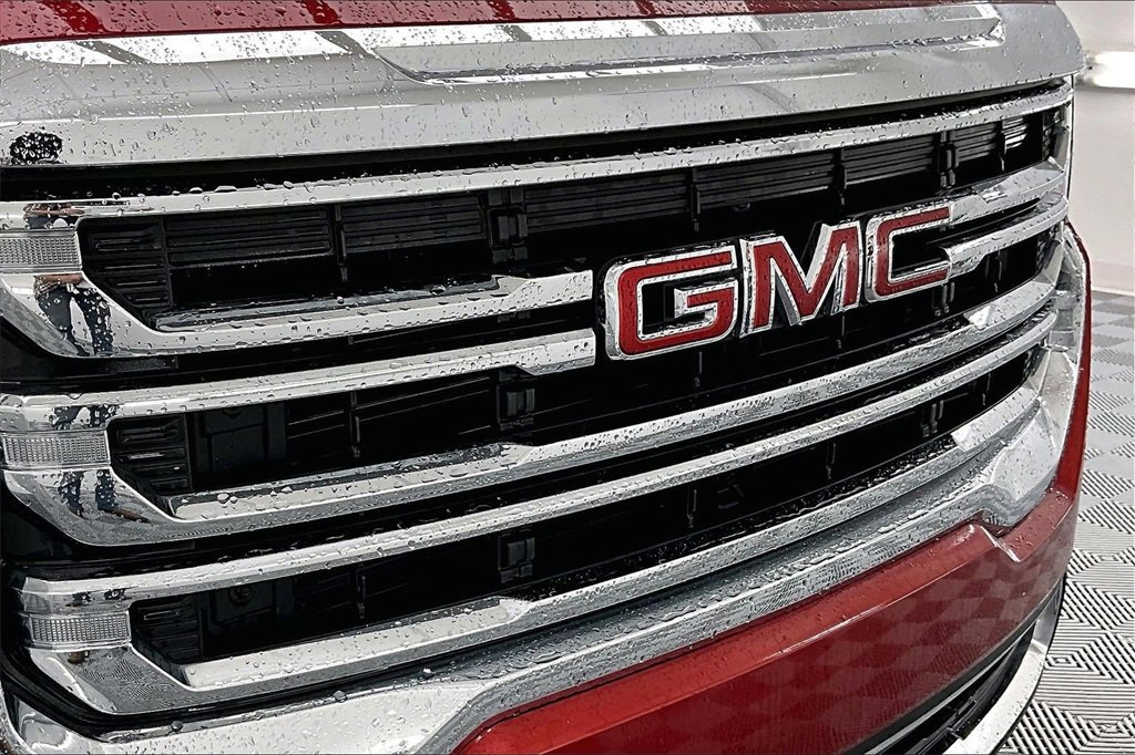 Used 2023 GMC Acadia SLE w/ Driver Convenience Package image 29