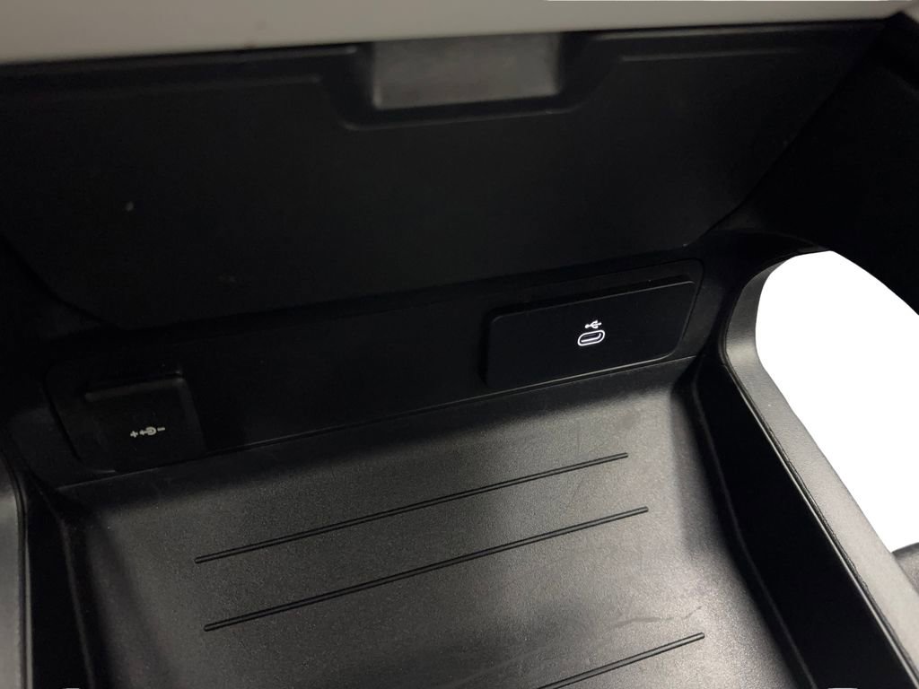 Used 2025 Land Rover Defender 110 S image 65