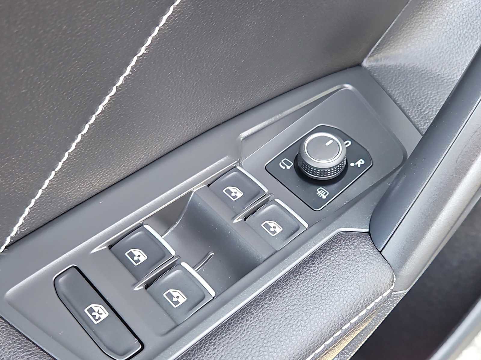 Certified 2023 Volkswagen Tiguan SEL R-Line image 32