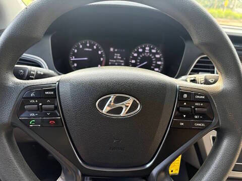 Used 2016 Hyundai Sonata SE FWD image 11