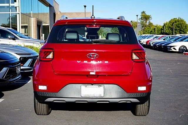 Certified 2025 Hyundai Venue Limited FWD image 9