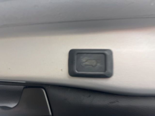 Used 2022 Toyota RAV4 SE image 9