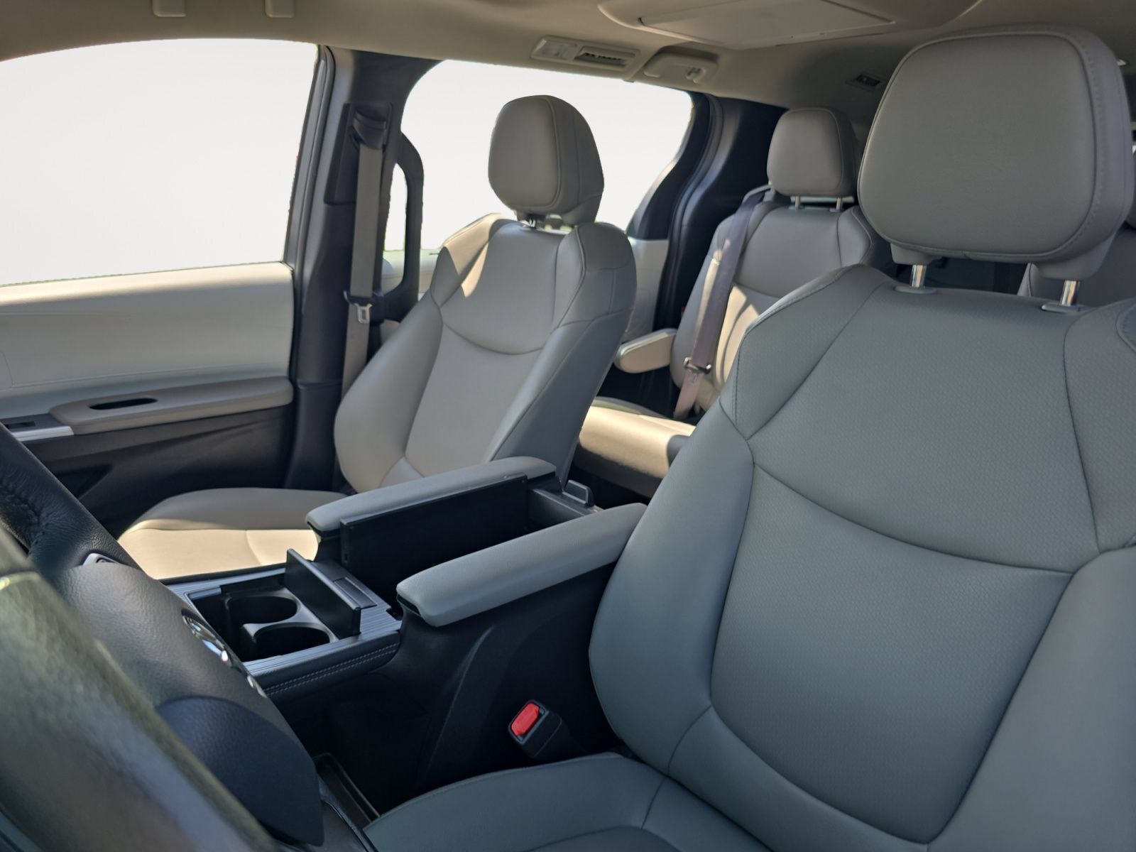 Certified 2025 Toyota Sienna XLE w/ XLE Plus Package AWD/4WD image 9