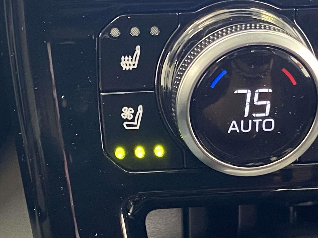 Used 2026 Toyota Highlander Limited image 25