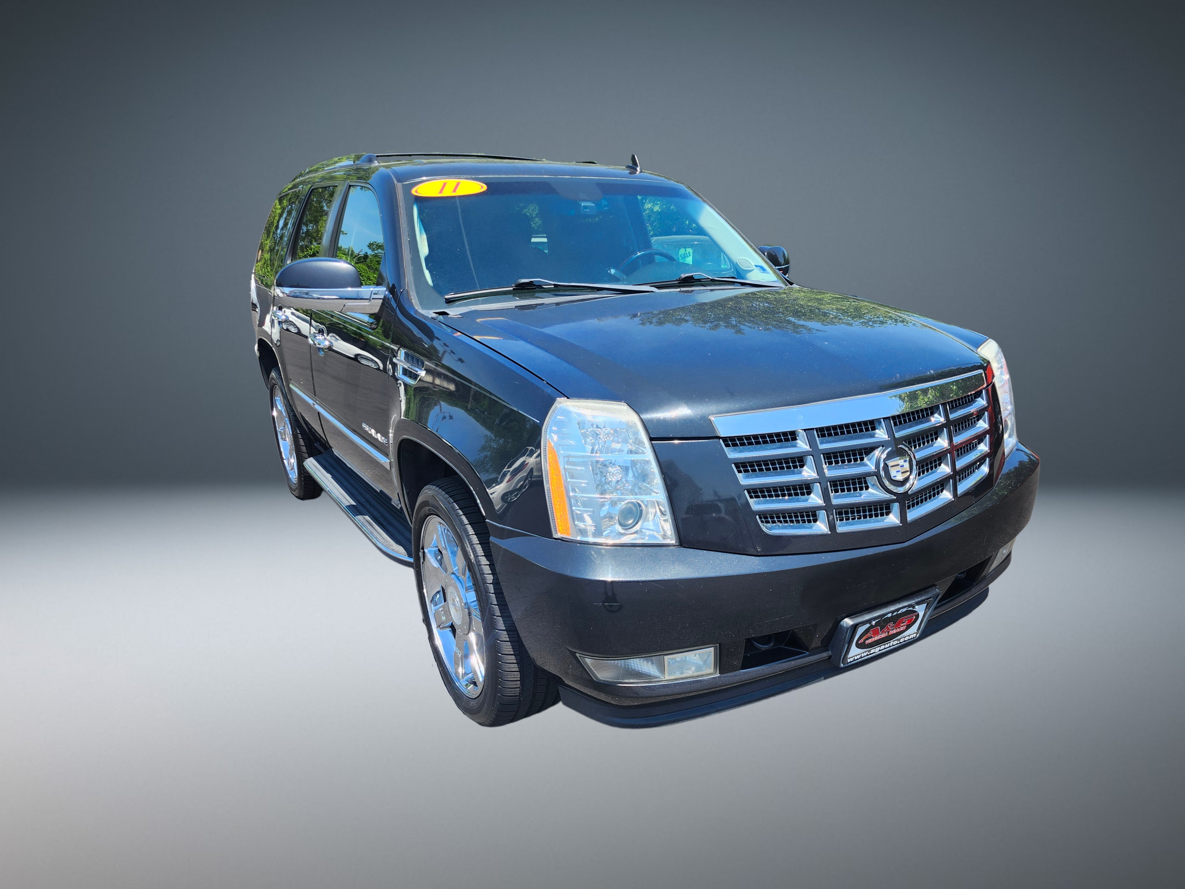 Used 2011 Cadillac Escalade Luxury AWD/4WD image 1