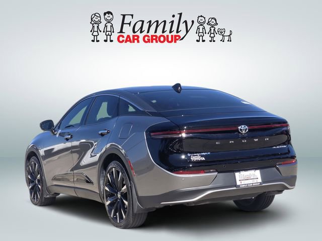 Used 2025 Toyota Crown Platinum AWD/4WD image 3