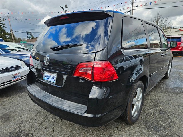 Used 2010 Volkswagen Routan SE image 3