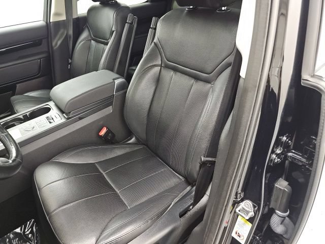Used 2018 Land Rover Discovery SE AWD/4WD image 14