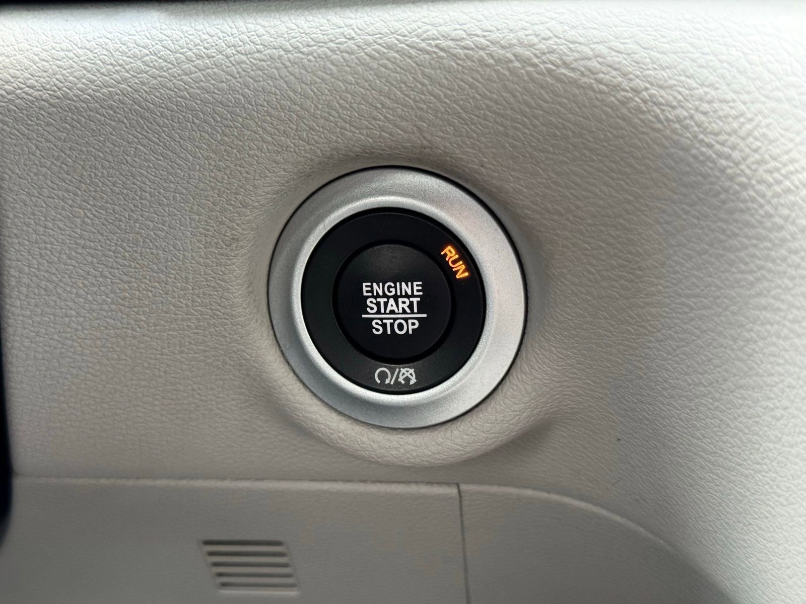 Used 2018 Chrysler Pacifica Touring Plus image 40