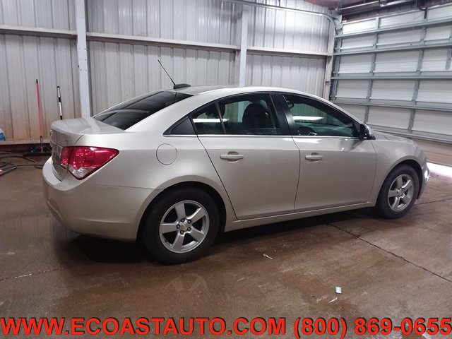 Used 2016 Chevrolet Cruze LT w/ Technology Package FWD image 2