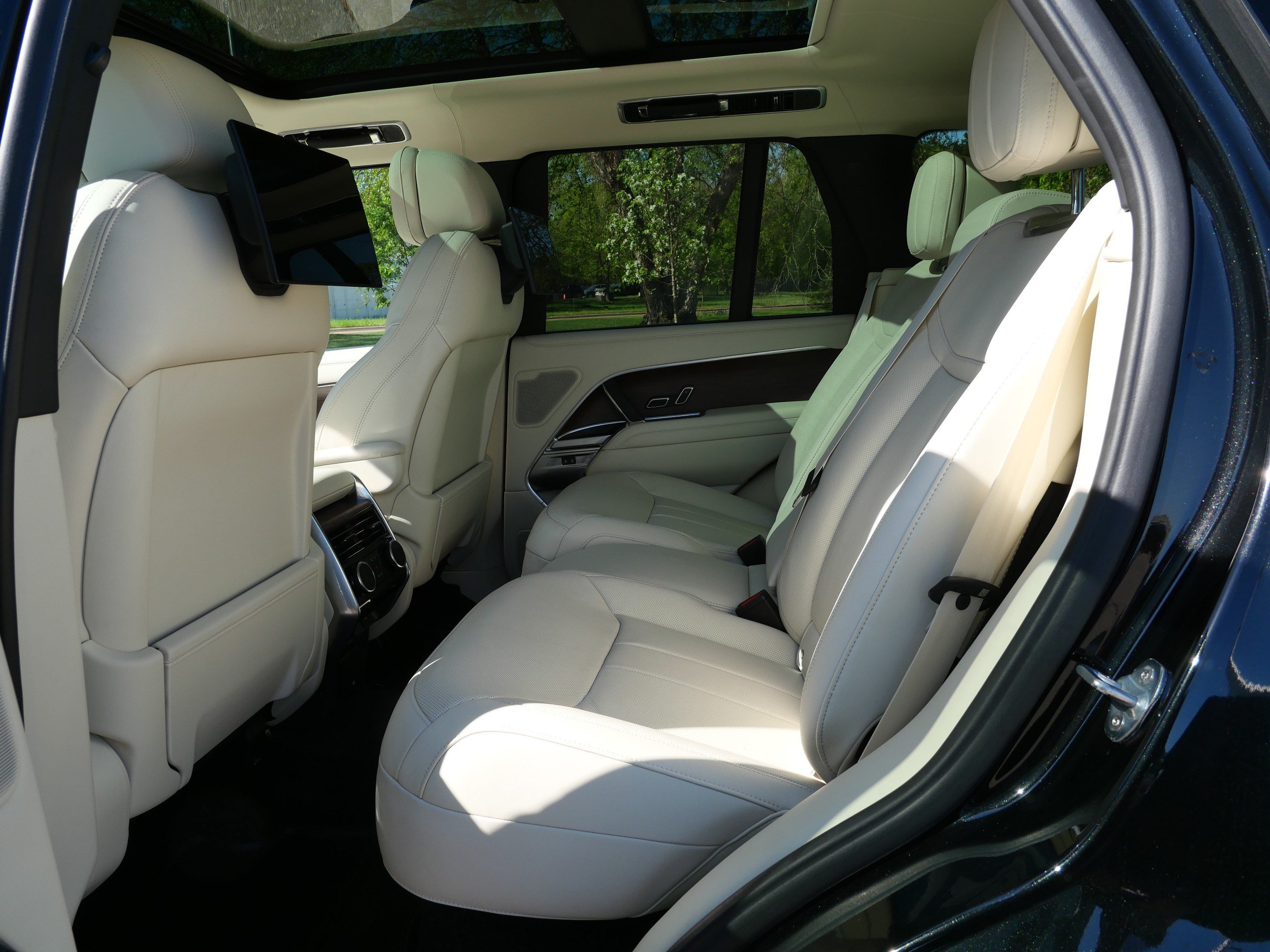 Certified 2023 Land Rover Range Rover Autobiography AWD/4WD image 15