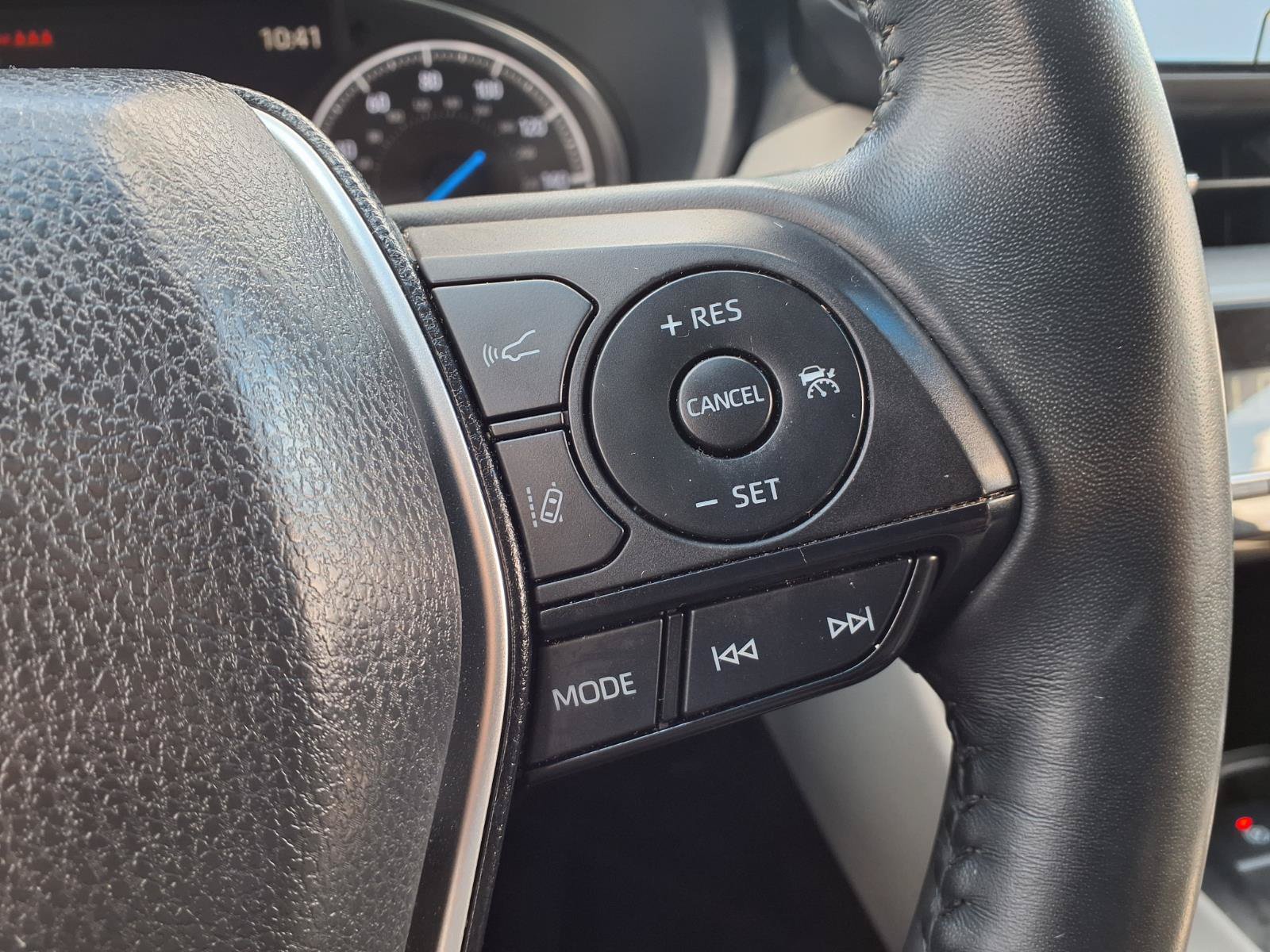 Used 2024 Toyota Venza LE AWD/4WD image 15