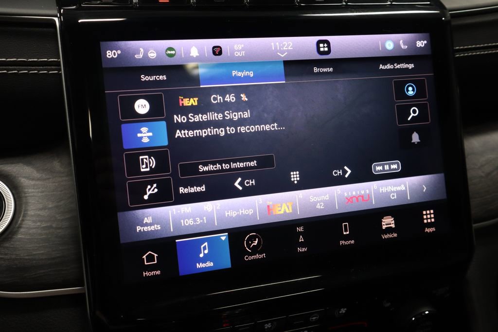 Used 2023 Jeep Grand Cherokee L Limited w/ Luxury Tech Group II image 3