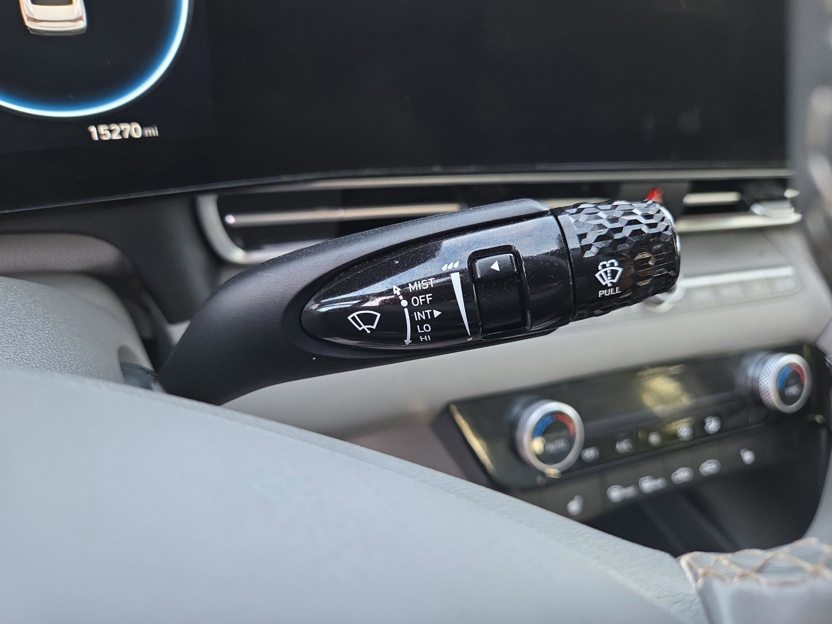 Used 2025 Hyundai Elantra SEL image 16