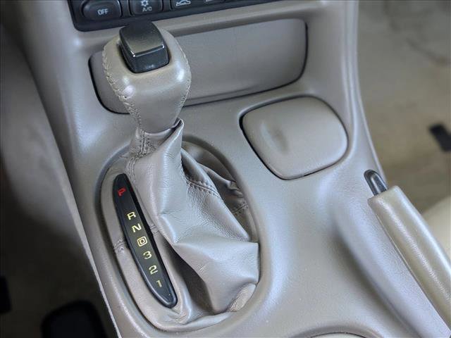 Used 2004 Chevrolet Corvette Convertible w/ Preferred Equipment Group image 12