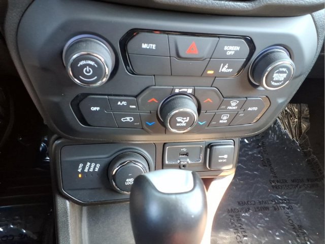 Used 2023 Jeep Renegade Latitude AWD/4WD image 33