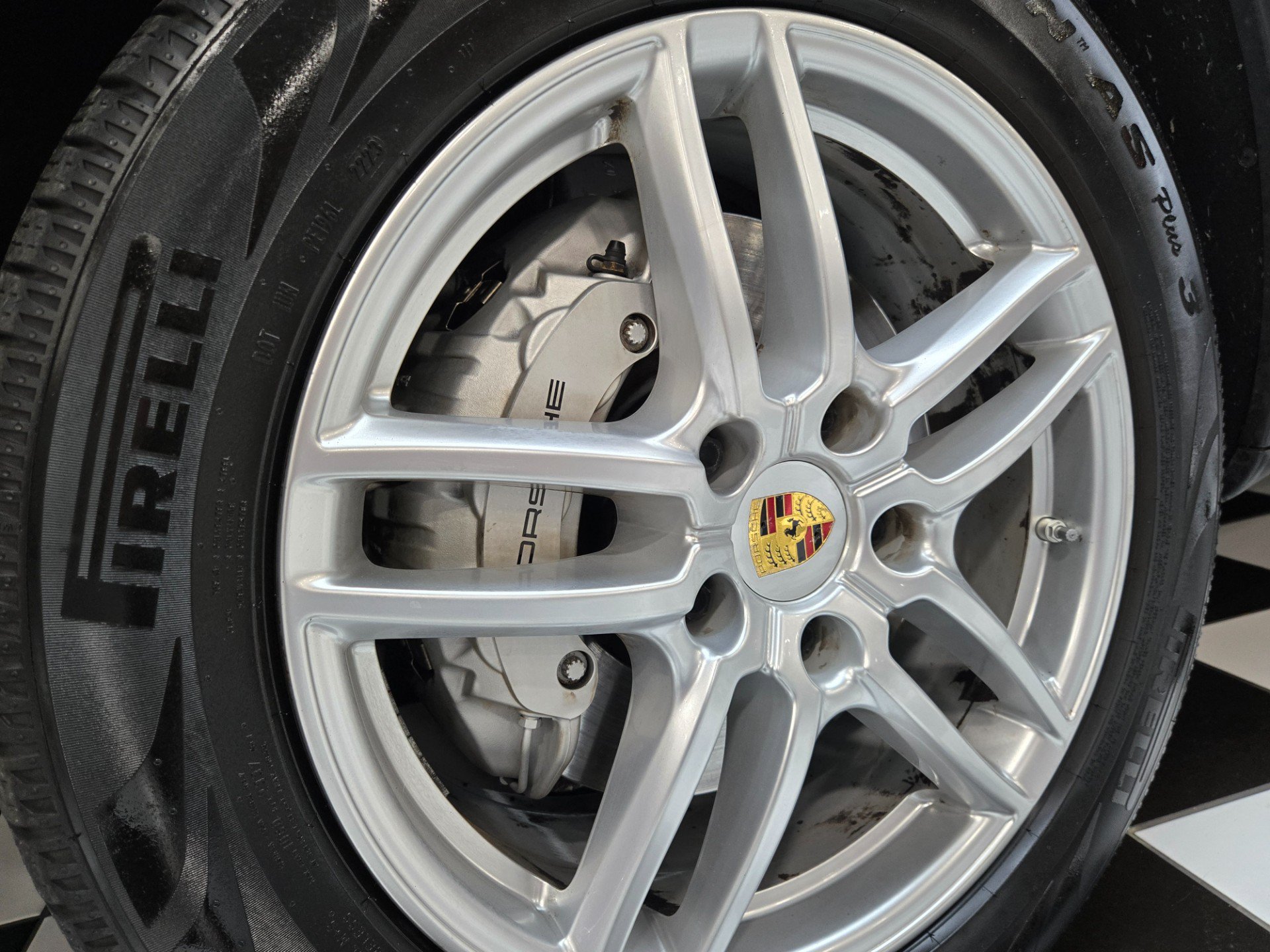 Used 2017 Porsche Cayenne S AWD/4WD image 30