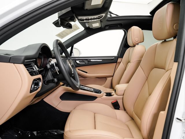 Certified 2026 Porsche Macan AWD/4WD image 6