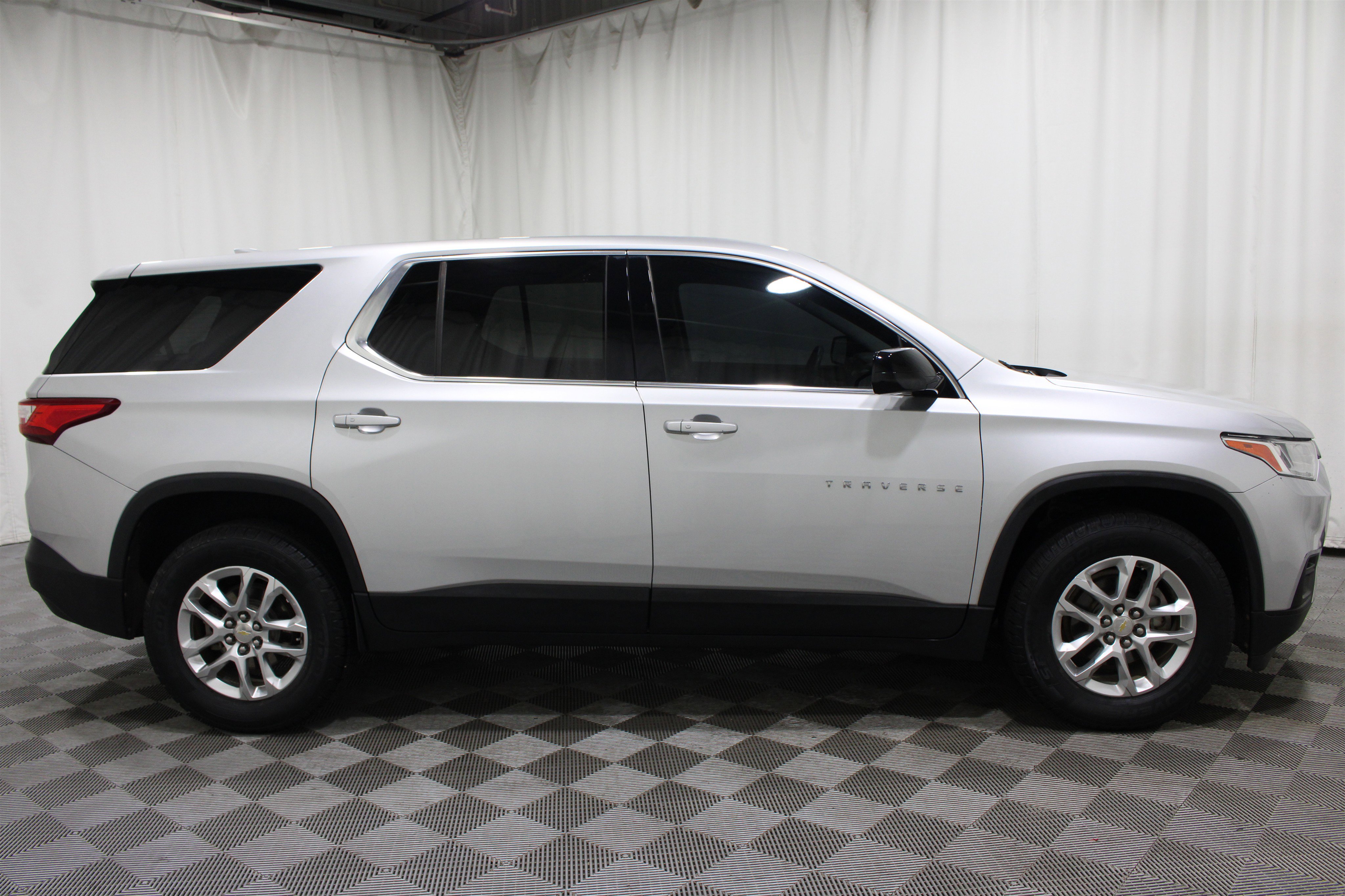 Used 2018 Chevrolet Traverse LS FWD image 27