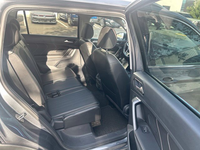 Used 2022 Volkswagen Tiguan SE w/ Panoramic Sunroof Package FWD image 9