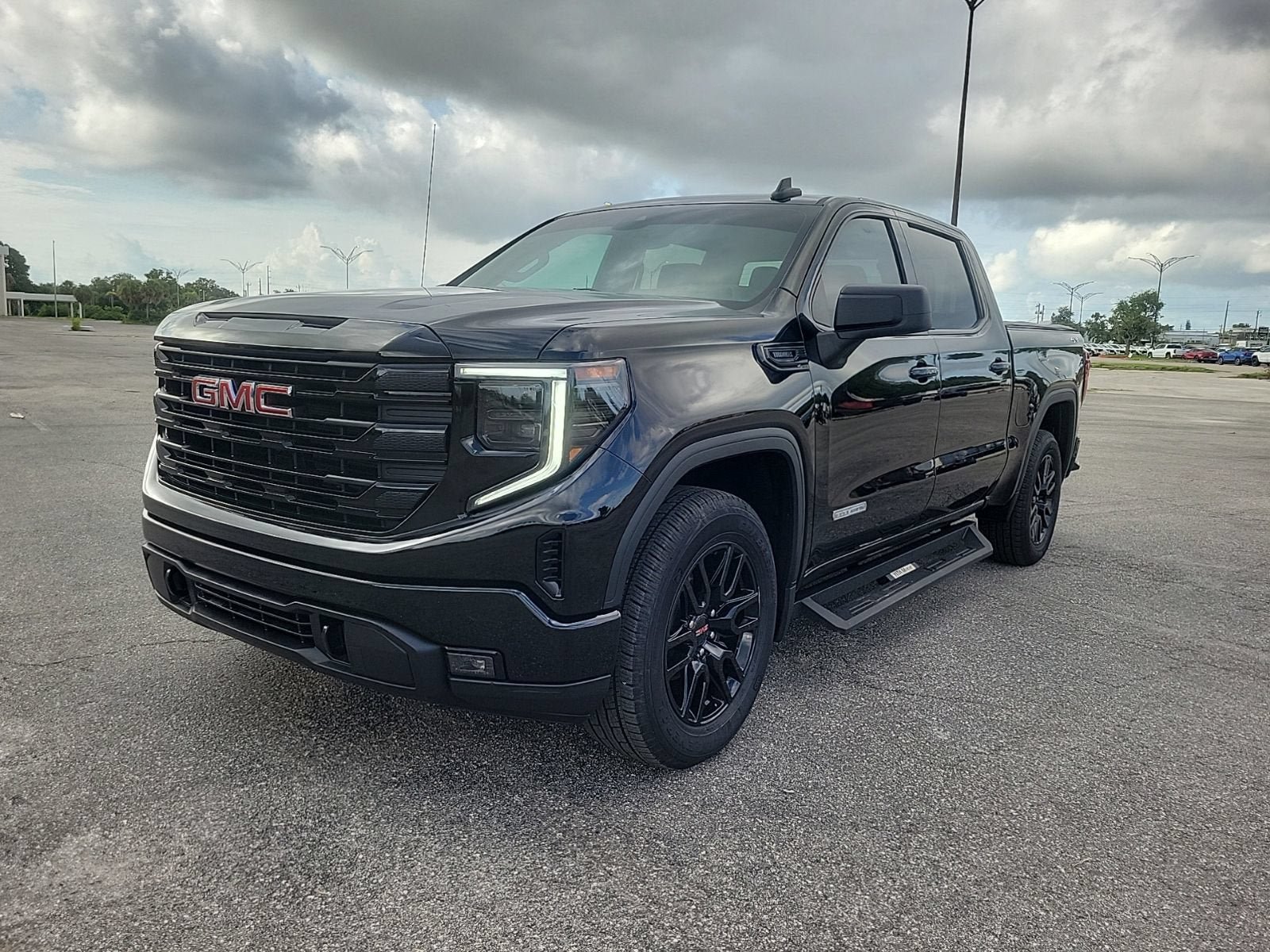 Used 2025 GMC Sierra 1500 Elevation AWD/4WD image 2