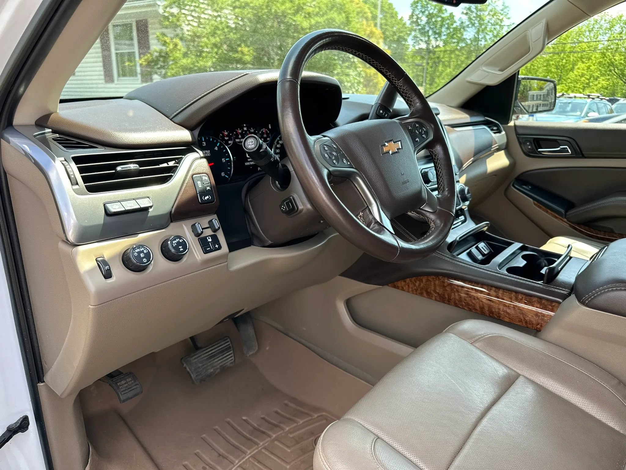 Used 2020 Chevrolet Suburban Premier AWD/4WD image 10
