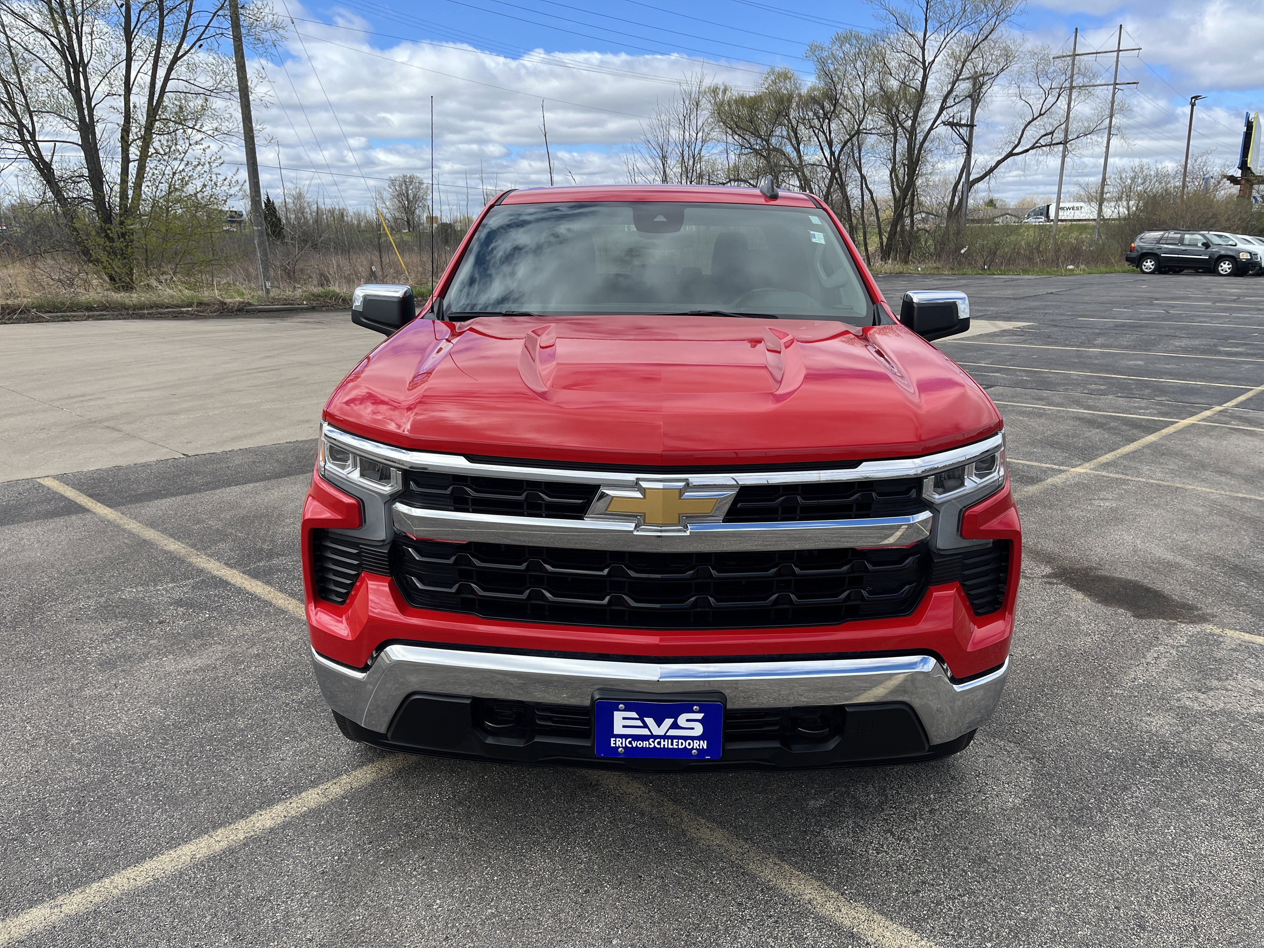 Used 2022 Chevrolet Silverado 1500 LT AWD/4WD image 2
