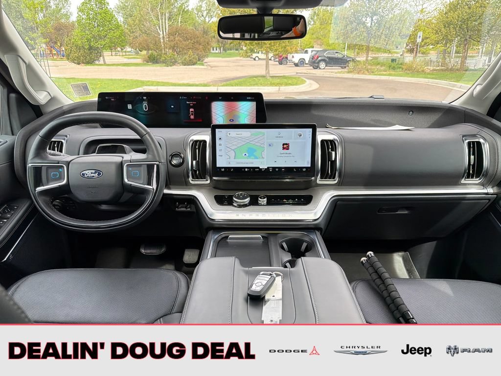 Used 2025 Ford Expedition Platinum w/ Driver's Package AWD/4WD image 18