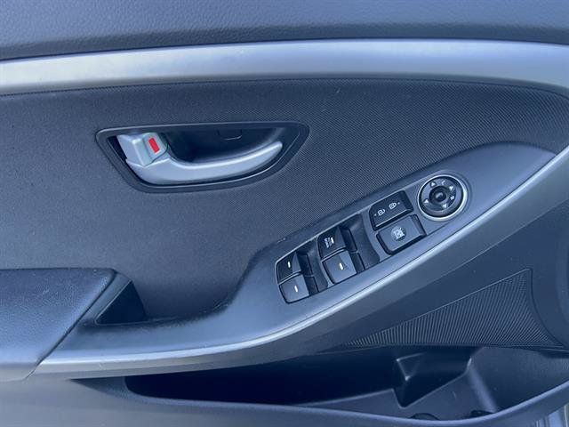 Used 2017 Hyundai Elantra GT FWD image 10