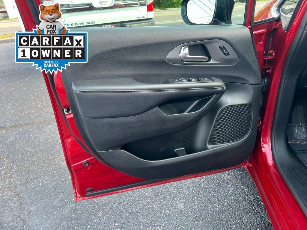 Used 2025 Chrysler Pacifica Select FWD image 13